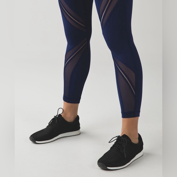 Lululemon women’s High Times Pant *Metta
Hero Blue size 4 - Picture 2 of 13